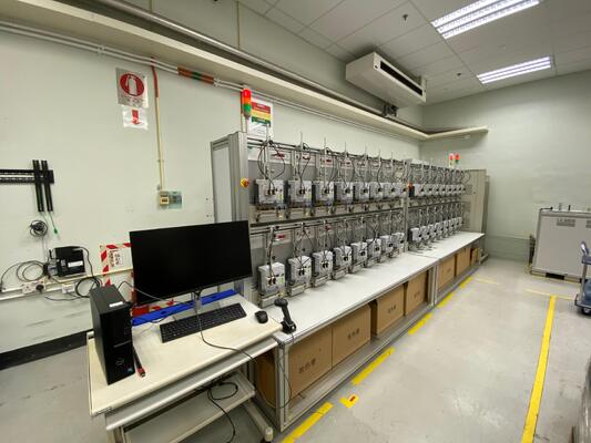 Buon prezzo Sistema di prova YC1893D a tre fasi di contatori intelligenti con 32 posizioni, uscita di corrente 160A e precisione di classe 0,02 in linea